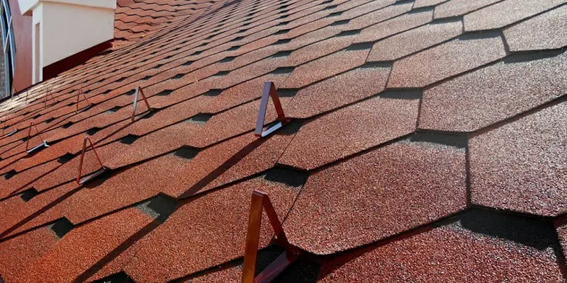 Гибкая черепица в монтаже мягкой кровли